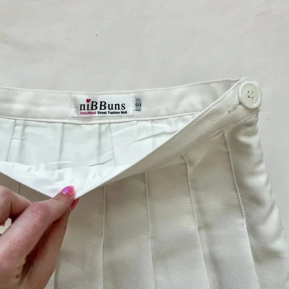 Y2K White High Waisted Pleated Mini Skirt - Picture 2 of 7
